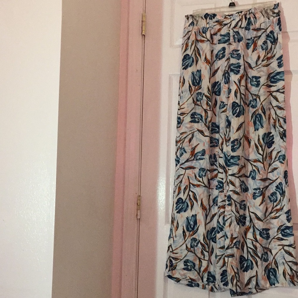 Blue and white pattern pants